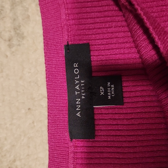 Ann Taylor Puff Sleeve Pink Scoop Neck Sweater jewel button - Picture 4 of 5